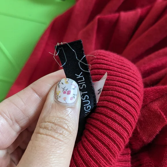 🍷 August Silk Red Turtleneck Ribbed Knit Size M - Picture 7 of 8